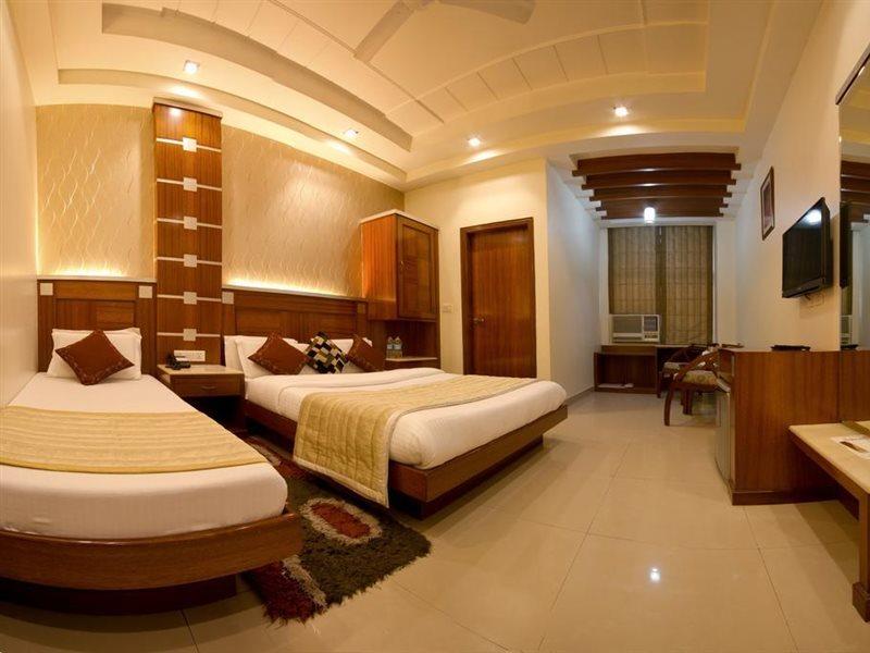 Hotel Aster Inn New Delhi エクステリア 写真
