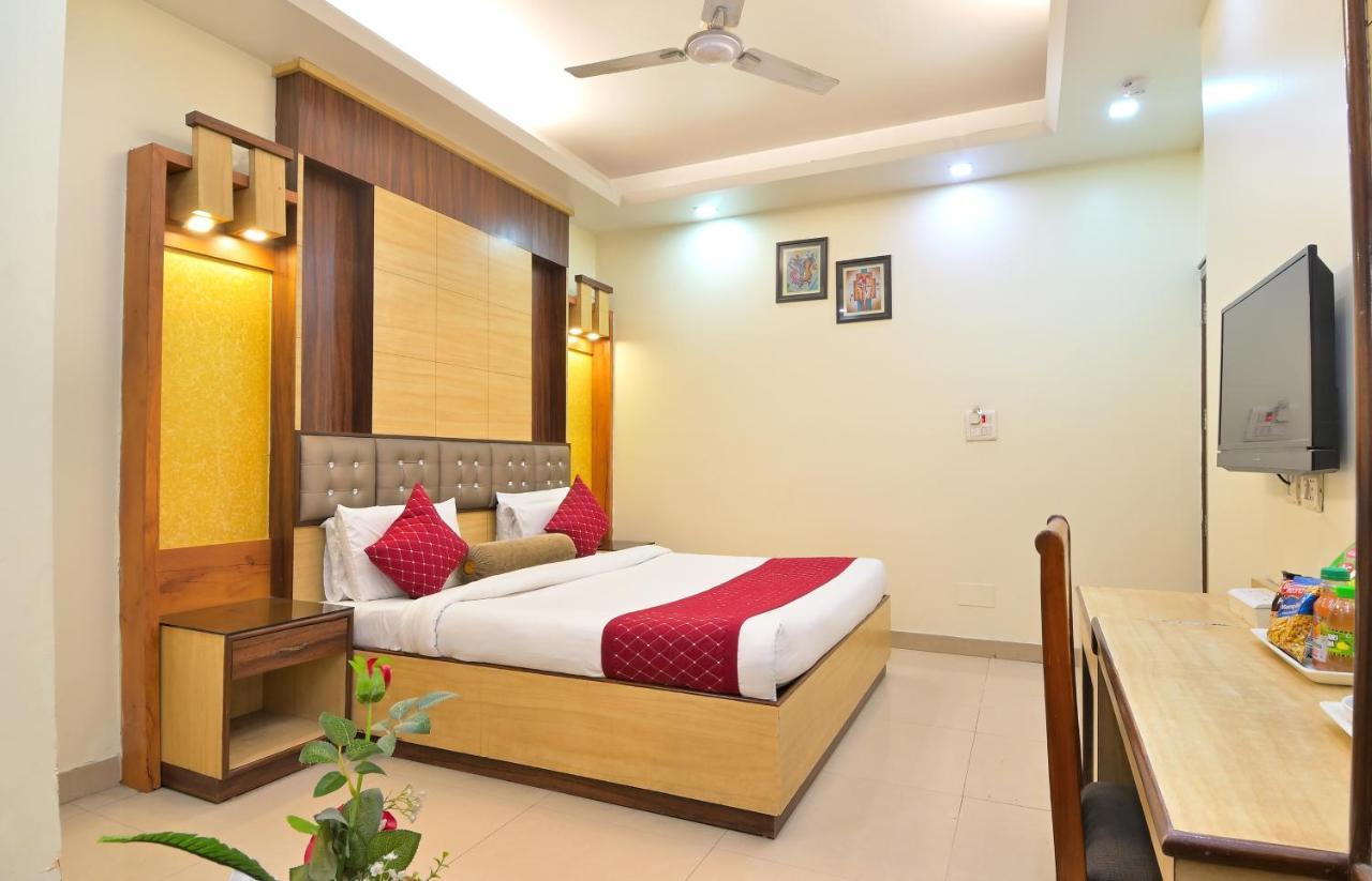 Hotel Aster Inn New Delhi エクステリア 写真
