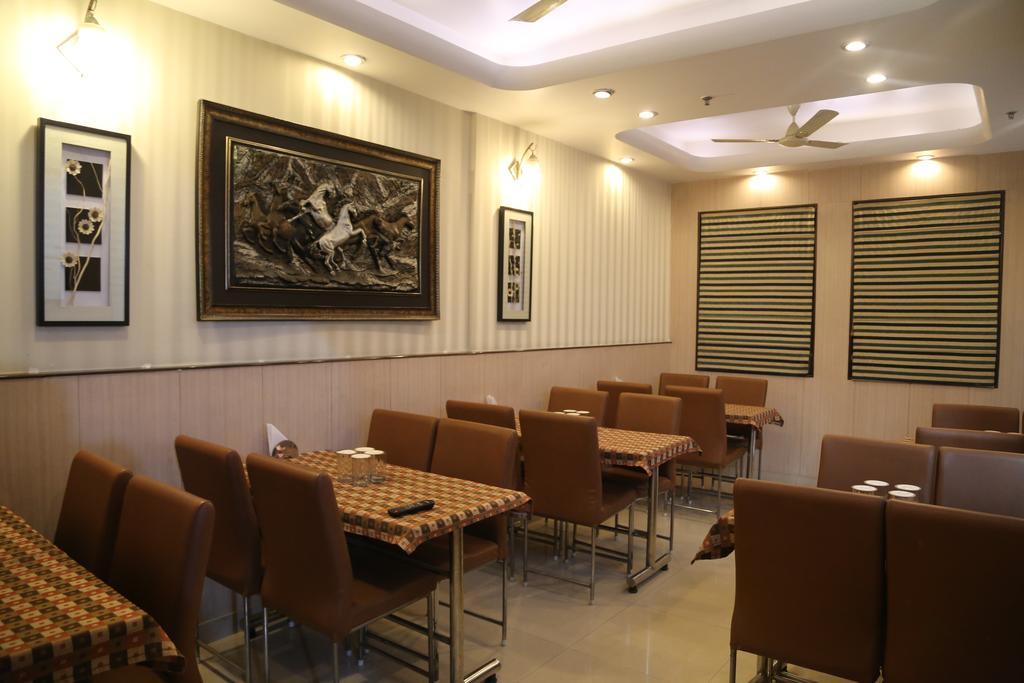 Hotel Aster Inn New Delhi エクステリア 写真