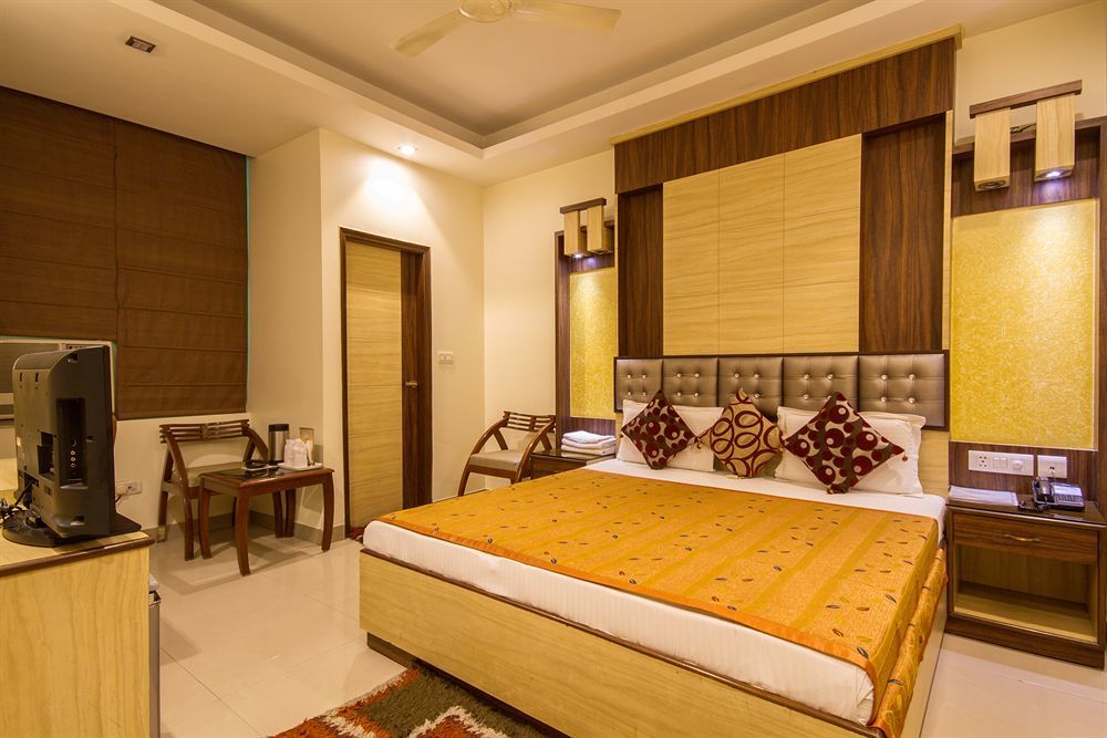 Hotel Aster Inn New Delhi エクステリア 写真