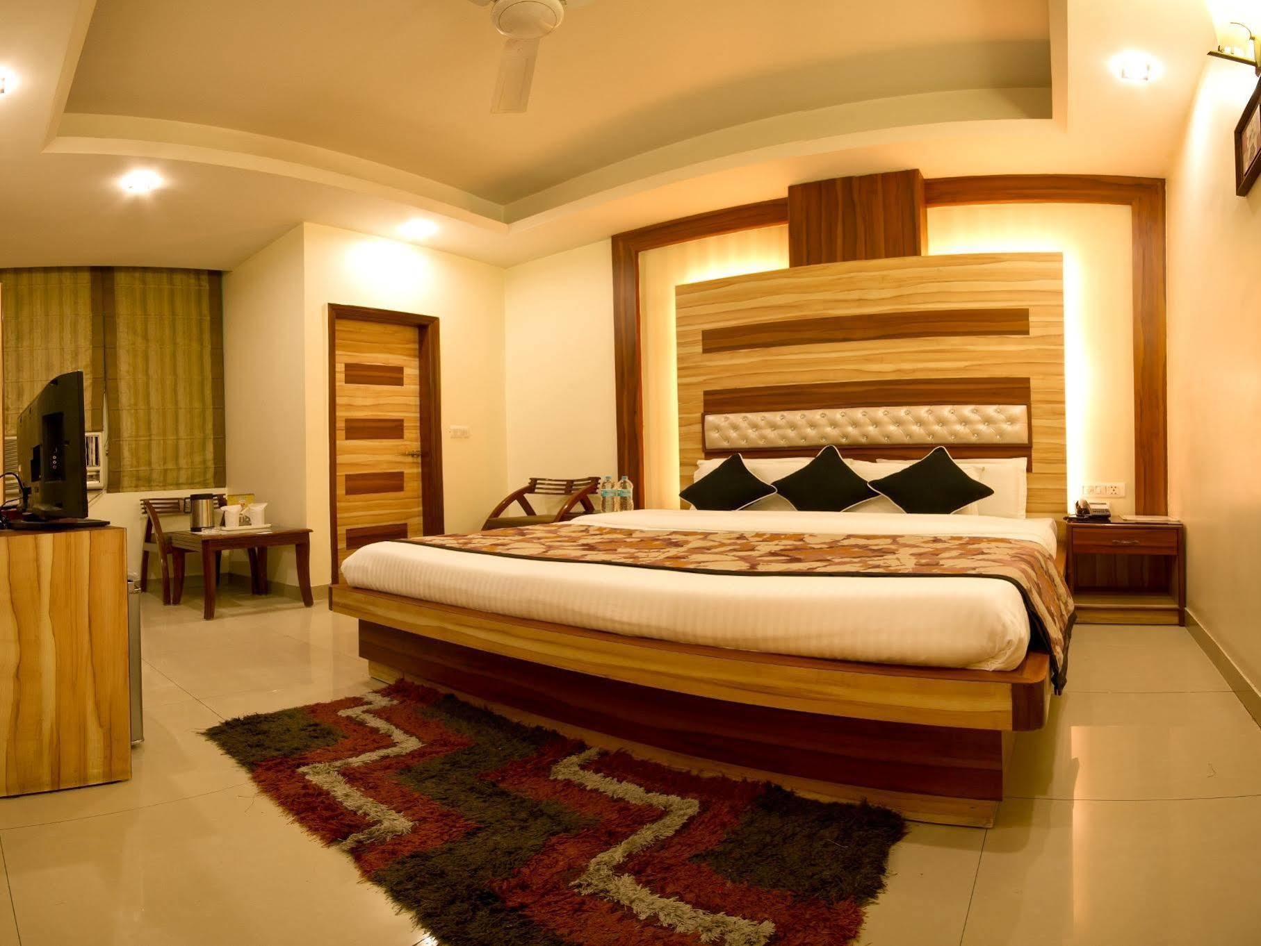Hotel Aster Inn New Delhi エクステリア 写真