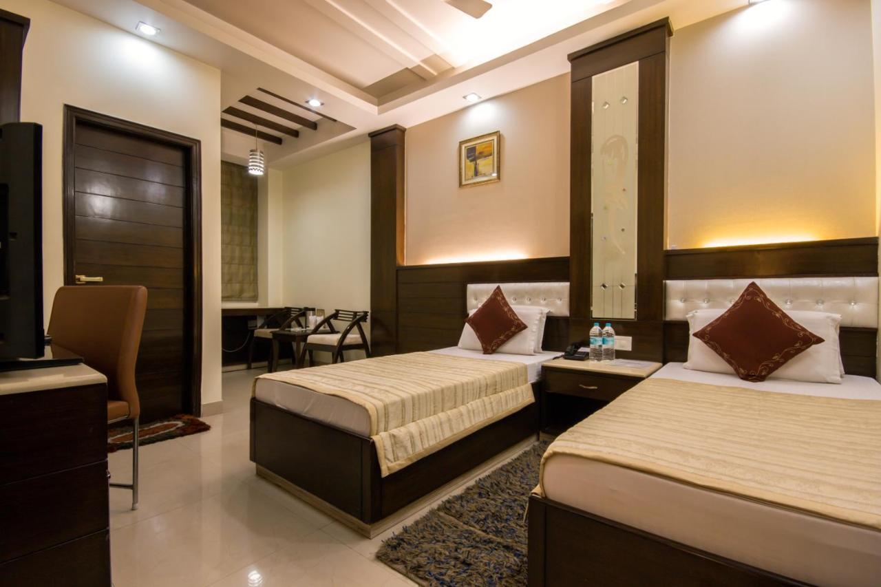 Hotel Aster Inn New Delhi エクステリア 写真